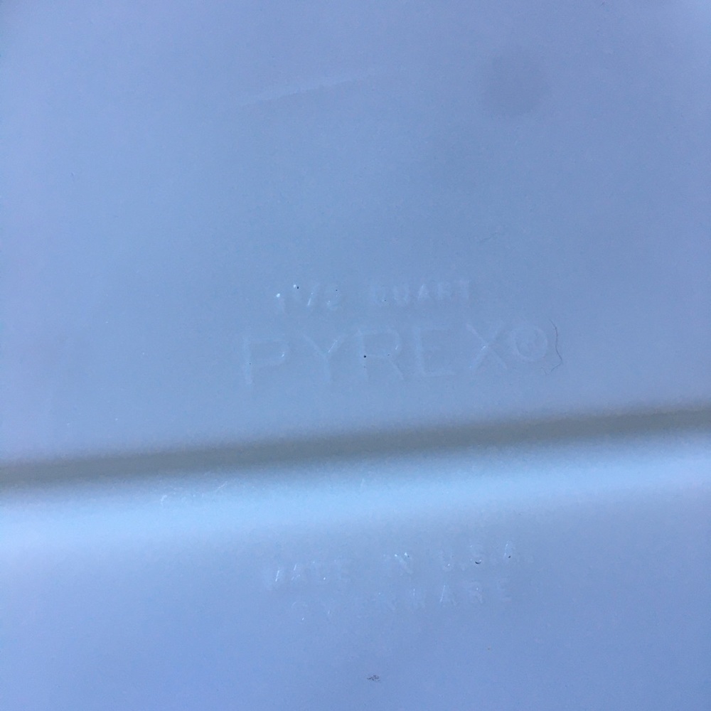 Divided Pyrex Casserole Baker Server Dish & Lid.  1.5 quarts Vintage FLAWLESS - Picture 4 of 4